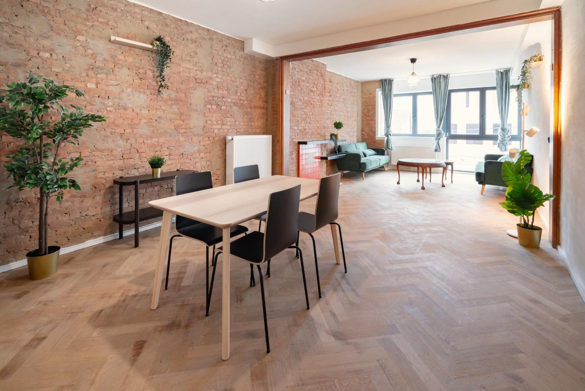Two-Bedroom Apartments In The Heart Of Antwerpen Exteriör bild