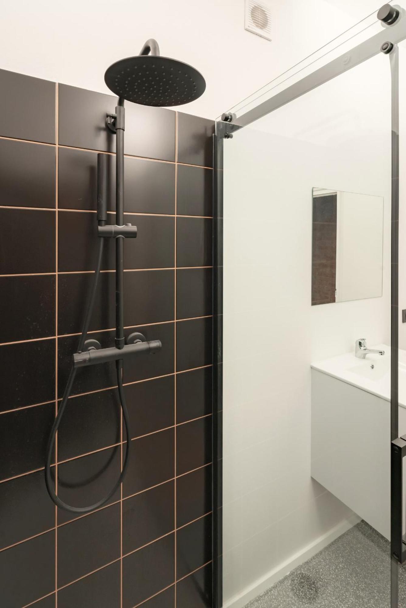 Two-Bedroom Apartments In The Heart Of Antwerpen Exteriör bild